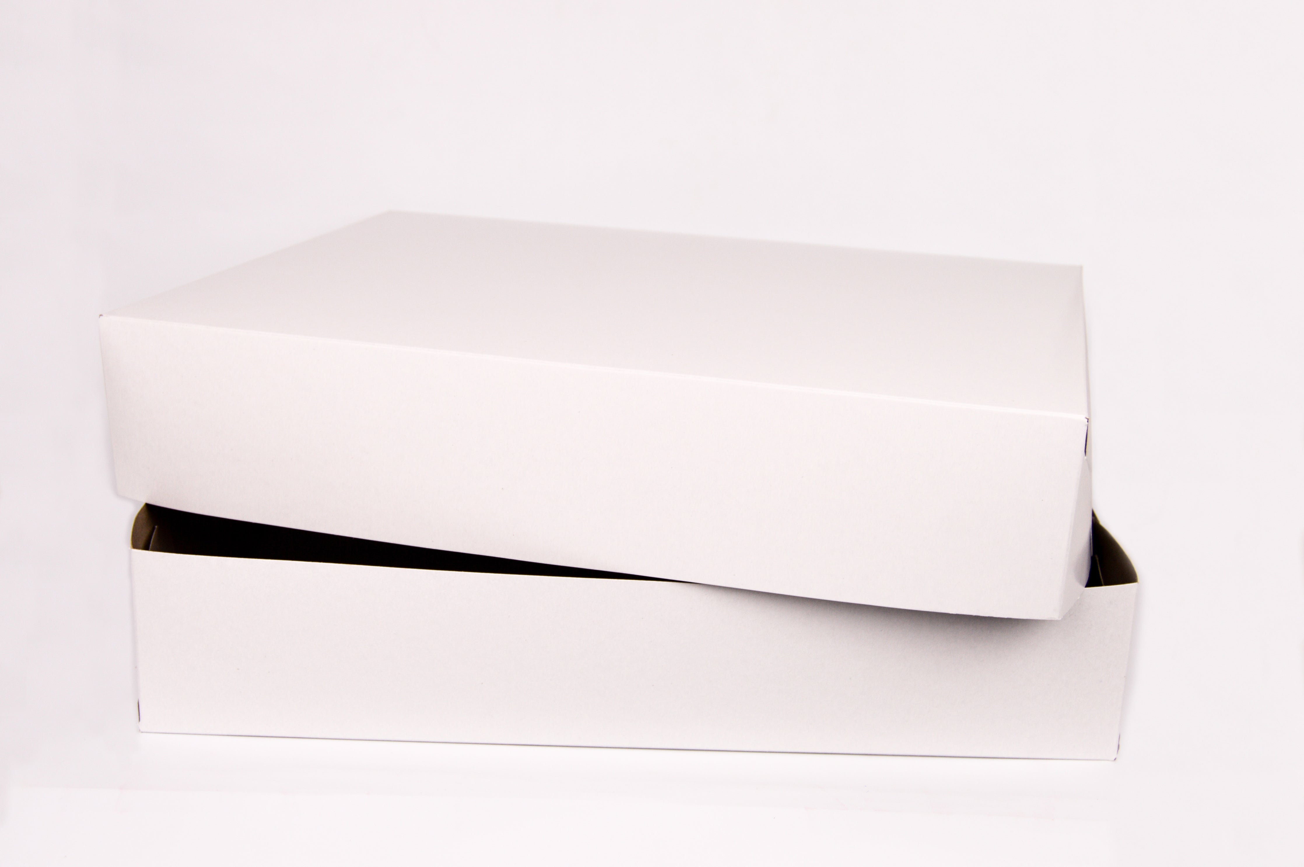 Caja regalo cartón 36 x 30 cm blanca - Sobres y cajas de